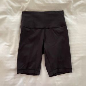 Wunder Train High-Rise Short 6"